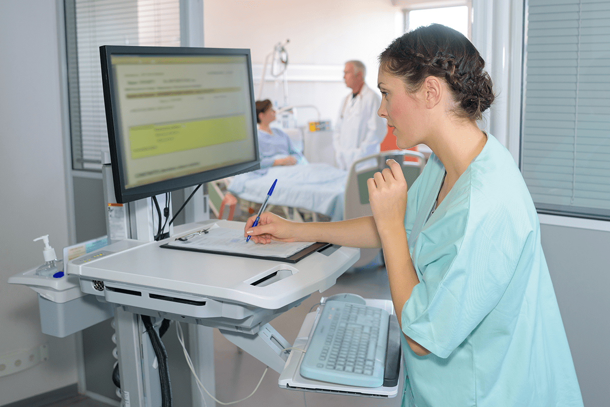Hospital Care Manager working on patient's discharge.